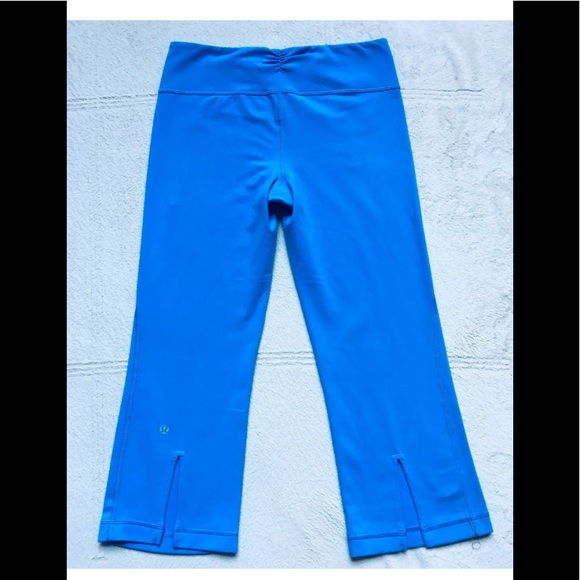 Lululemon Gather & Crow Capri Leggings, Sz 6, Blue - Picture 4 of 8